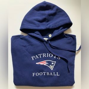 New Tailgate cotton blend sweatshirt/hoodie Patriots Football logo front blue